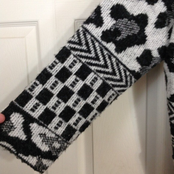 JOSEPH A Woman Size 1X Black White Drape Collar open Cardigan Animal Geometric - Picture 3 of 10